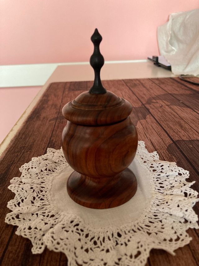 manufatto in legno pregiato