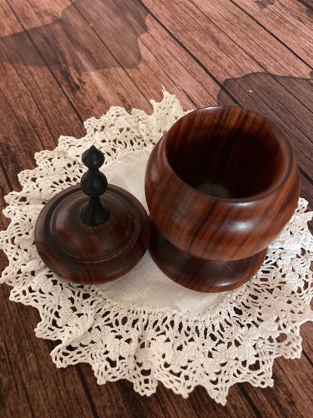 manufatto in legno pregiato