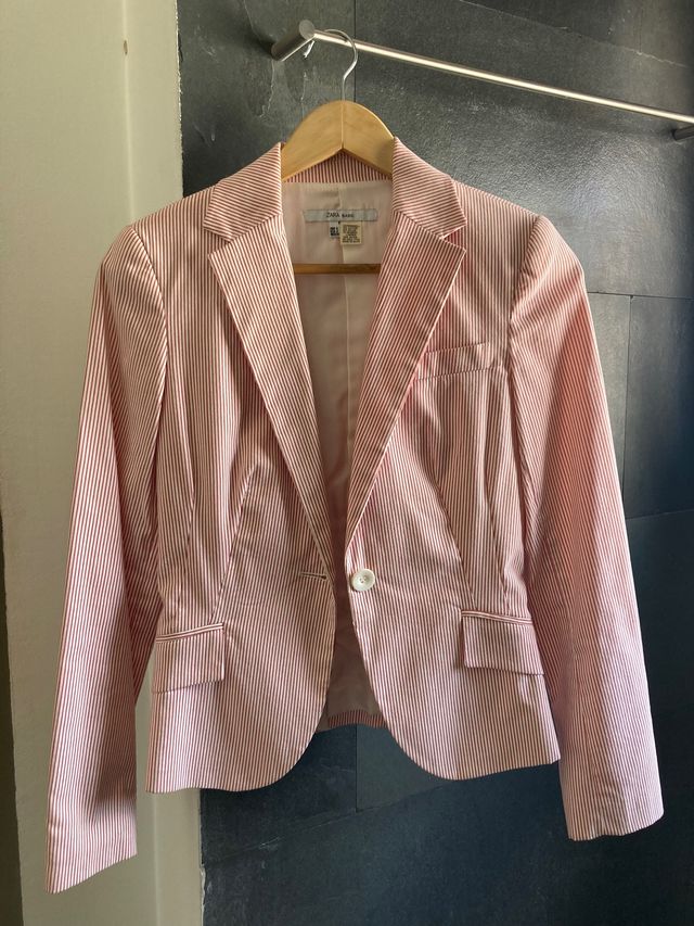 Chaqueta de raya diplomática en rojo