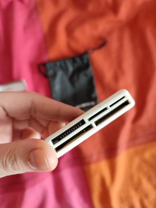 Lector universal de tarjetas y USB