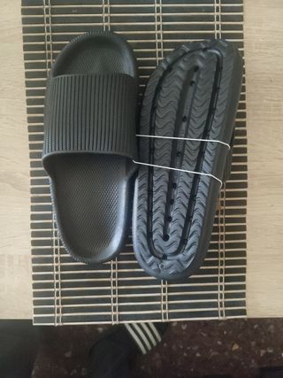 chanclas negras super cómodas y sin estrenar 44-45