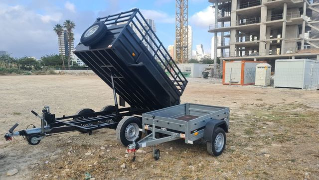 Remolque basculante con barandillas