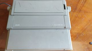 Máquina de escribir eléctrica Olivetti