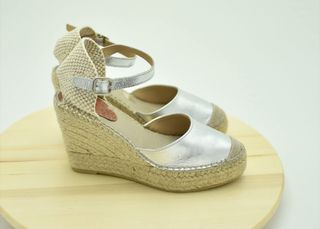 2 pares Alpargatas colores rojo y verde