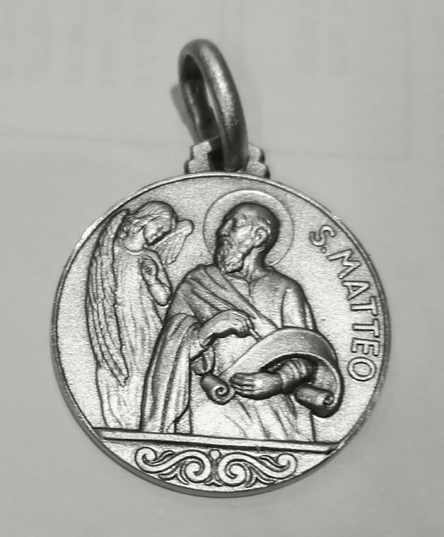 MEDALLA SAN MATEO EVANGELISTA EN PLATA - 21mm