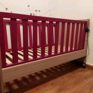Cama/ cuna convertible 140 largo. 70 ancho
