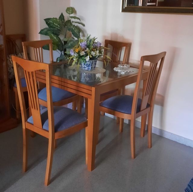 Mesa comedor de madera y cristal (+4 sillas)