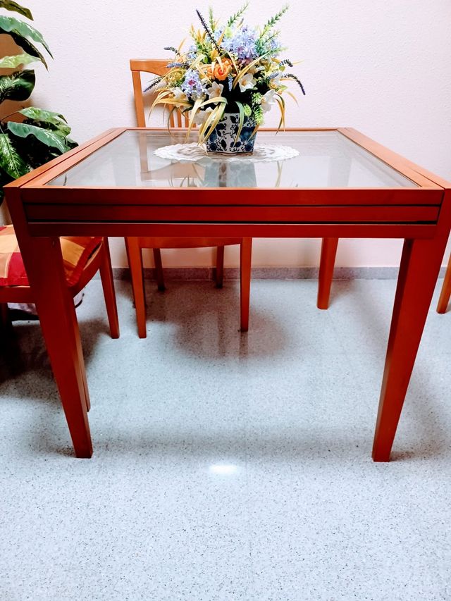 Mesa comedor de madera y cristal (+4 sillas)