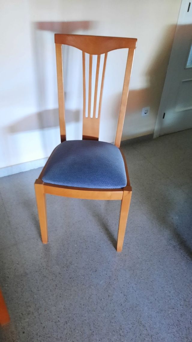 Mesa comedor de madera y cristal (+4 sillas)