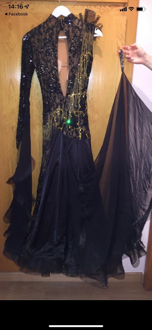 Vestido standard con mucha pedreria