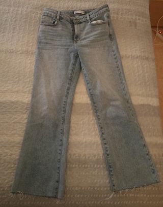 Pantalón vaquero flare Zara talla 38