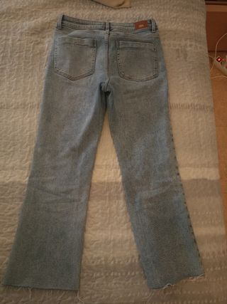 Pantalón vaquero flare Zara talla 38