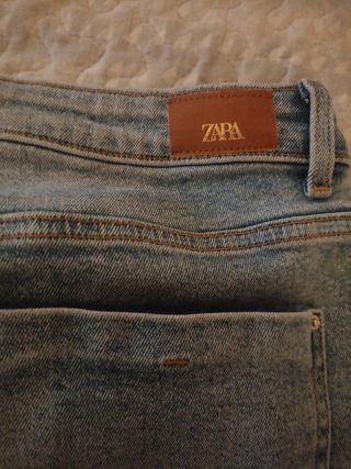 Pantalón vaquero flare Zara talla 38