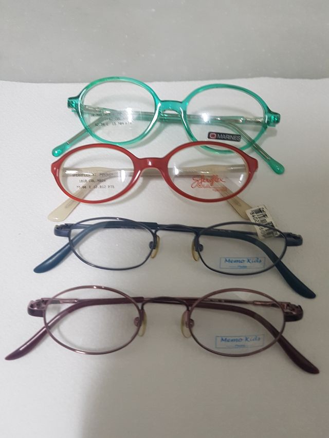 lote de cuatro gafas para graduar de niños