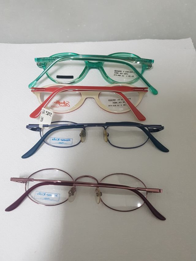 lote de cuatro gafas para graduar de niños