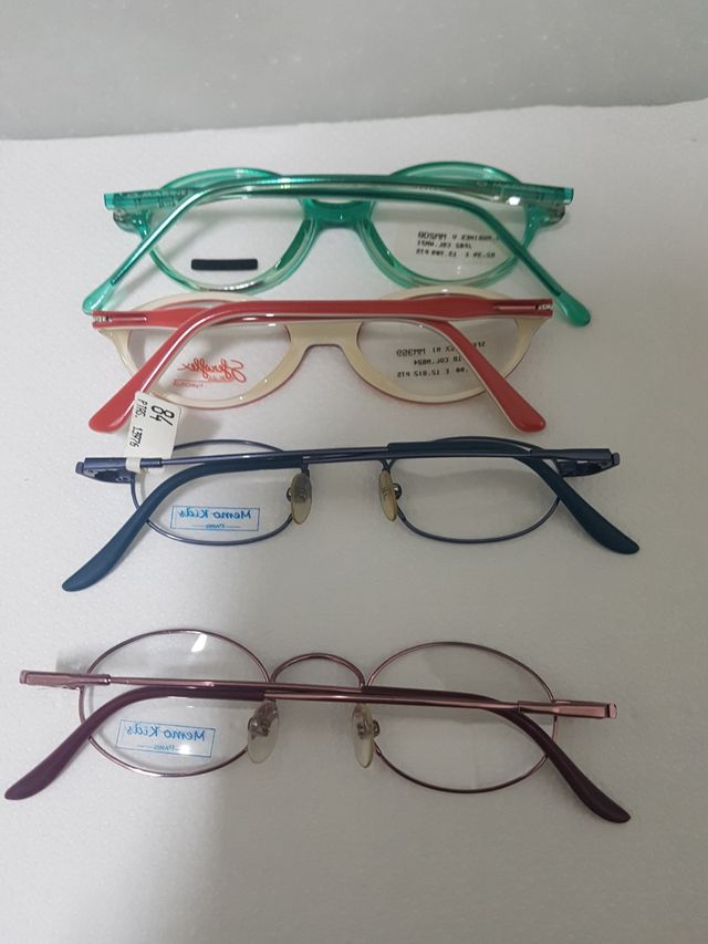 lote de cuatro gafas para graduar de niños