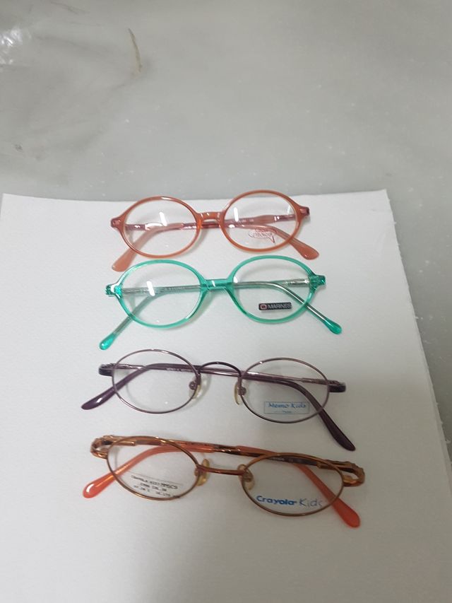 Lote de cuatro gafas para graduar de niños