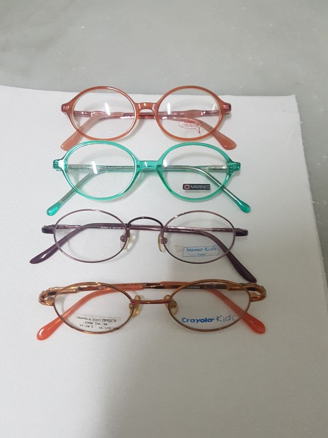 Lote de cuatro gafas para graduar de niños