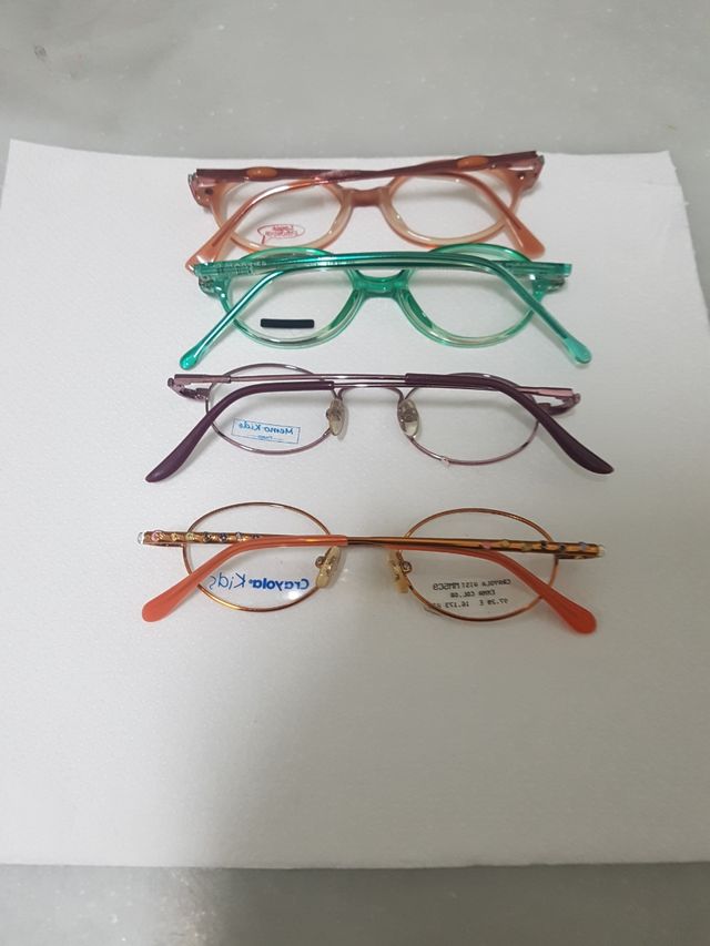 Lote de cuatro gafas para graduar de niños