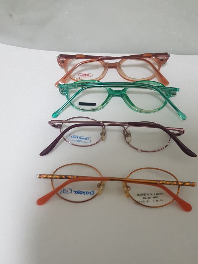 Lote de cuatro gafas para graduar de niños