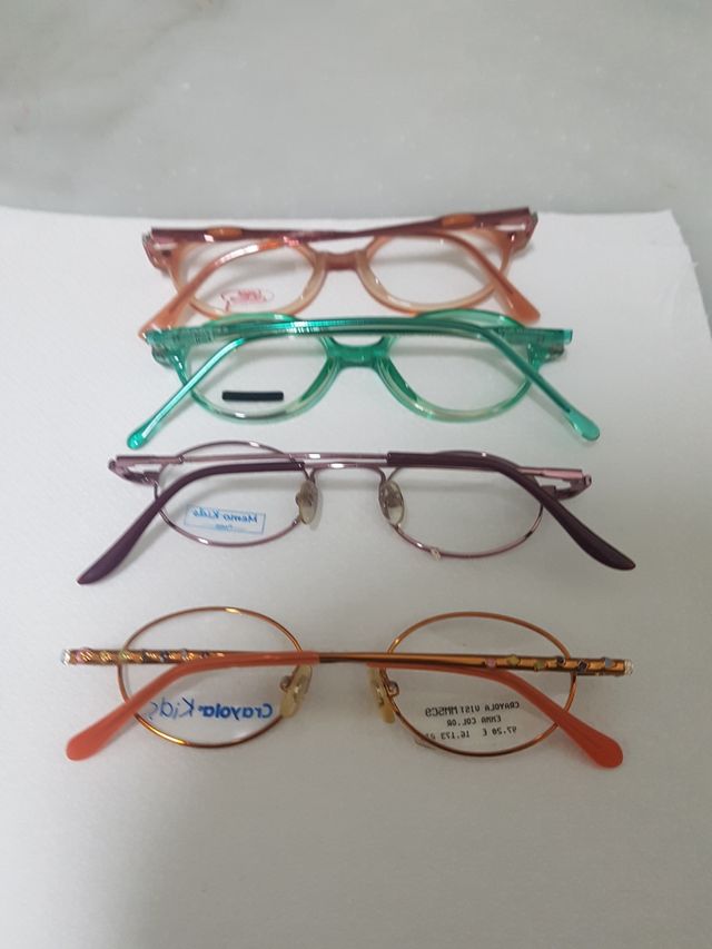 Lote de cuatro gafas para graduar de niños