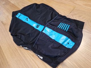 NUEVO. TALLA S, CHALECO RAPHA SKY