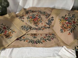 Tapicería medio punto para 2 sillones.