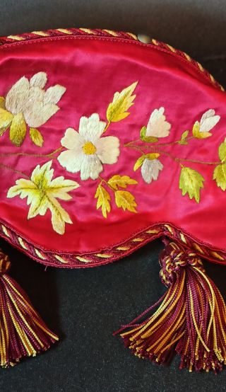 Estantes o Baldas muy antiguos bordados a mano