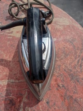 Antigua plancha eléctrica. Solac. Modelo 623/D