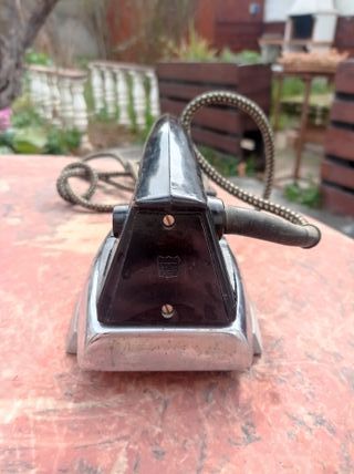 Antigua plancha eléctrica. Solac. Modelo 623/D