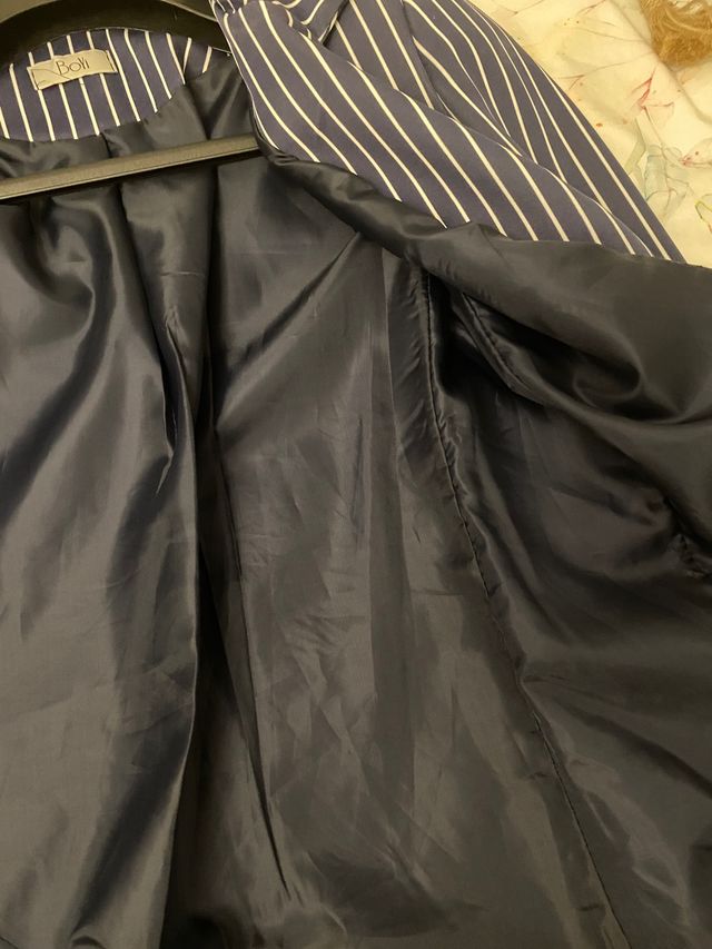 Americana de rayas. Azul marino y blanca.