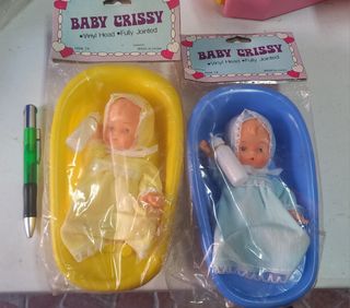 bebe con bañera y biberon C17