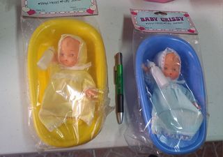 bebe con bañera y biberon C17