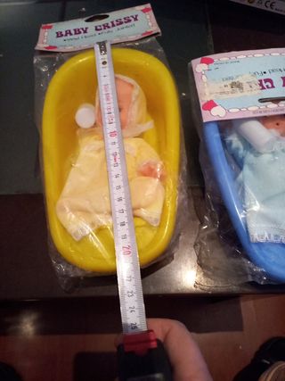 bebe con bañera y biberon C17