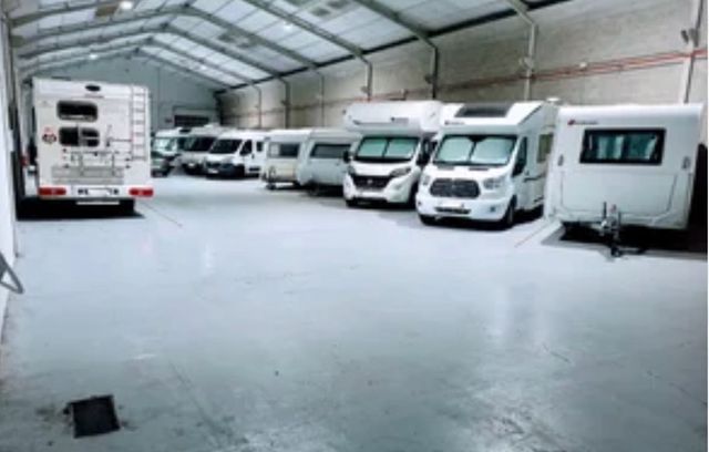 Garaje autocaravana camper caravana parking aparca