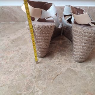 Zapatos Juncal Aguirre talla 39 de piel blanca .