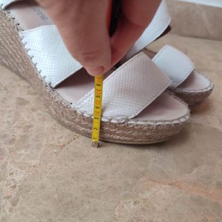 Zapatos Juncal Aguirre talla 39 de piel blanca .