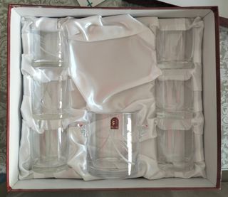 Juego de vasos y cubitera de cristal