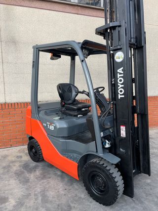 CARRETILLA ELEVADORA TOYOTA