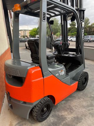 CARRETILLA ELEVADORA TOYOTA