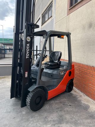 CARRETILLA ELEVADORA TOYOTA