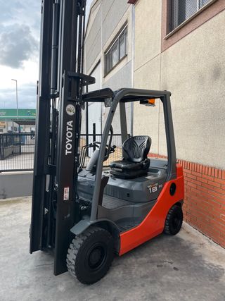 CARRETILLA ELEVADORA TOYOTA