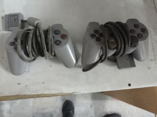 vendo 2 mandos de la play steison 1