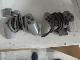 vendo 2 mandos de la play steison 1