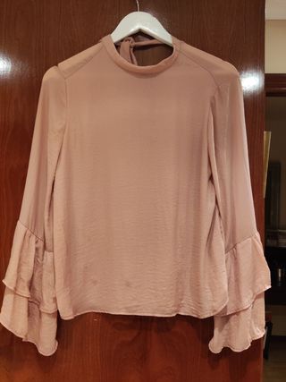 Blusa de Bershka en tono maquillaje