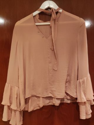 Blusa de Bershka en tono maquillaje