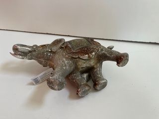 Elefante de resina dorado
