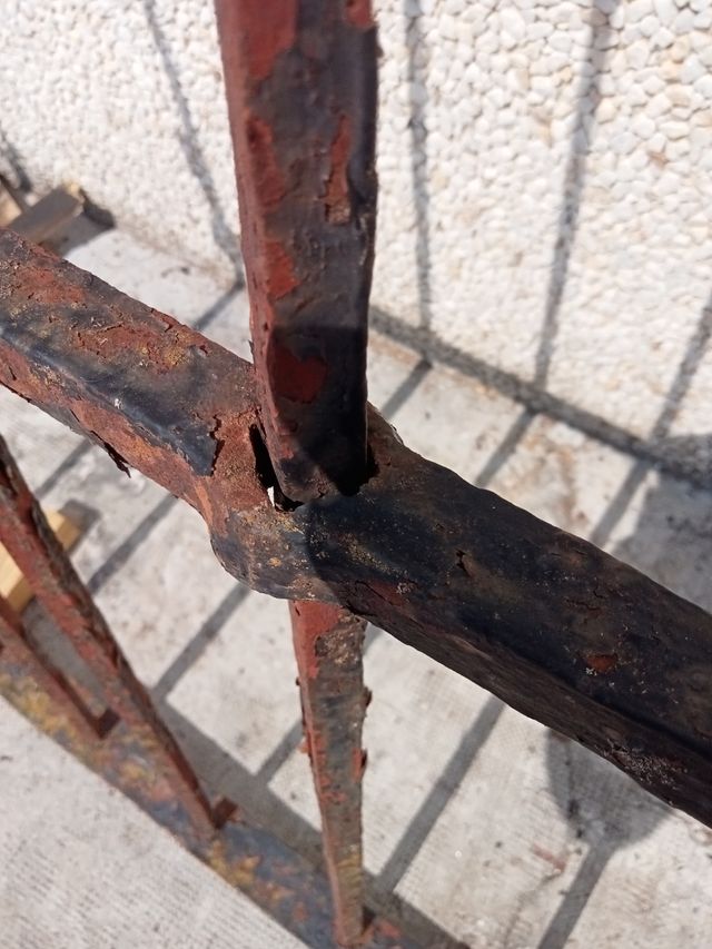 cuatro rejas muy antiguas