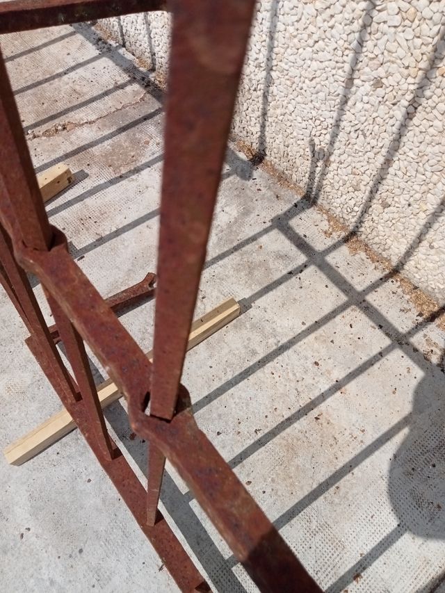 cuatro rejas muy antiguas