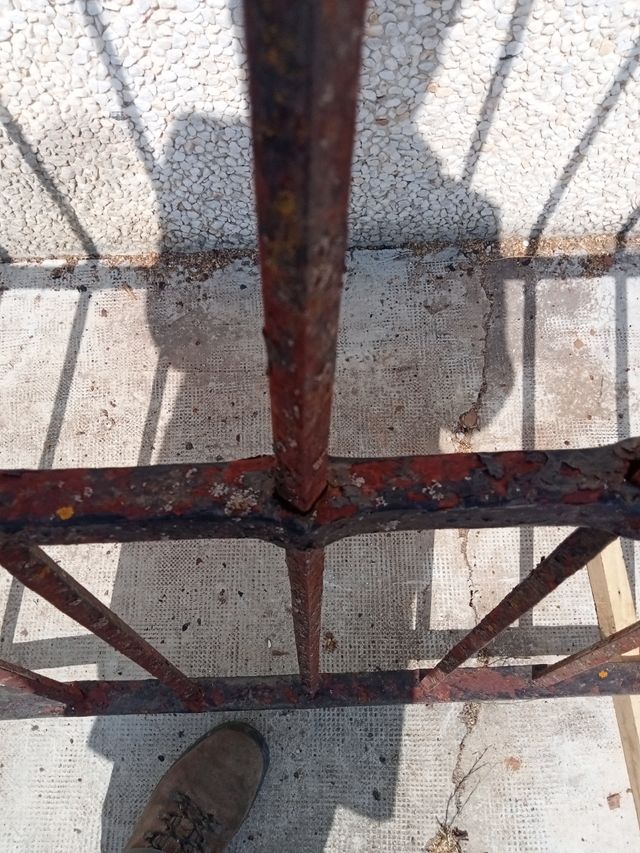 cuatro rejas muy antiguas